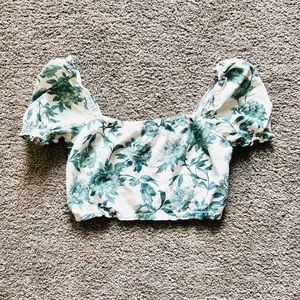 *NWOT* Abercrombie Crop Top in Green Floral